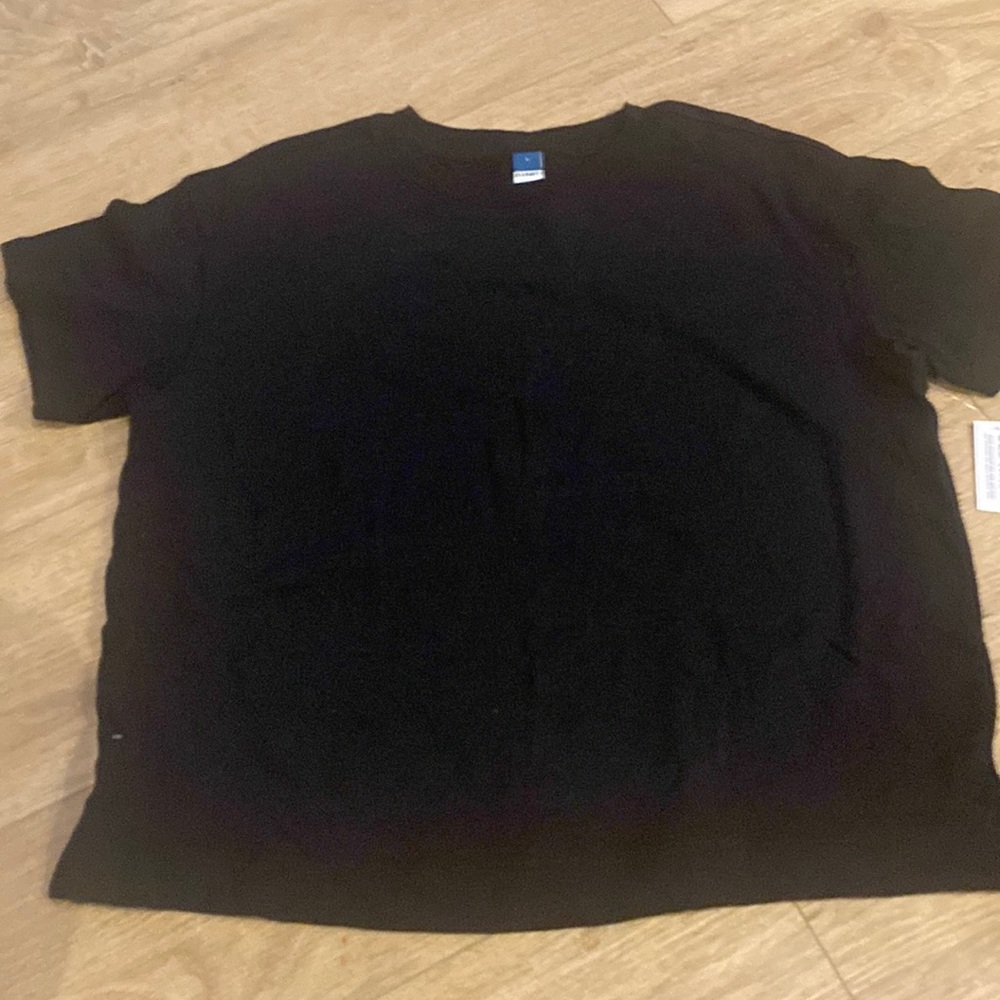 Plain black t shirt